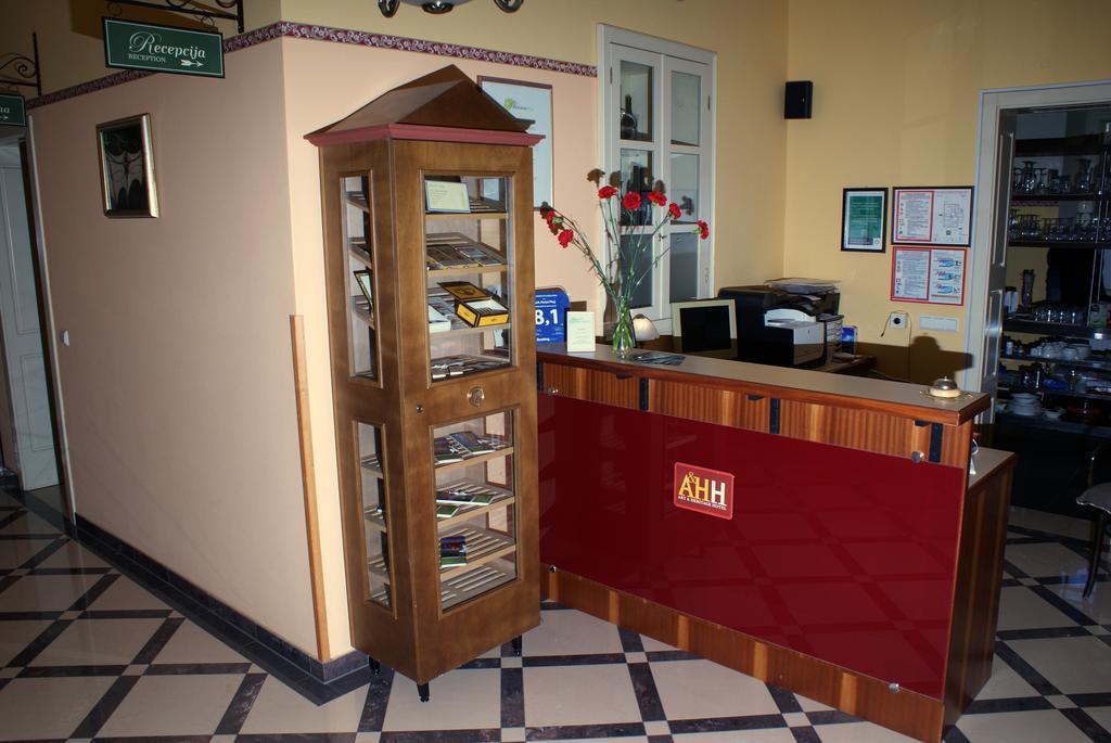 Hotel Park Птуй Экстерьер фото
