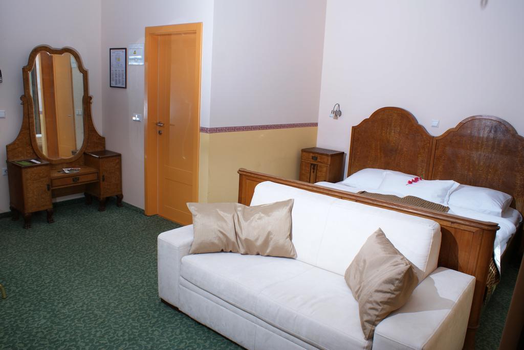 Hotel Park Птуй Экстерьер фото