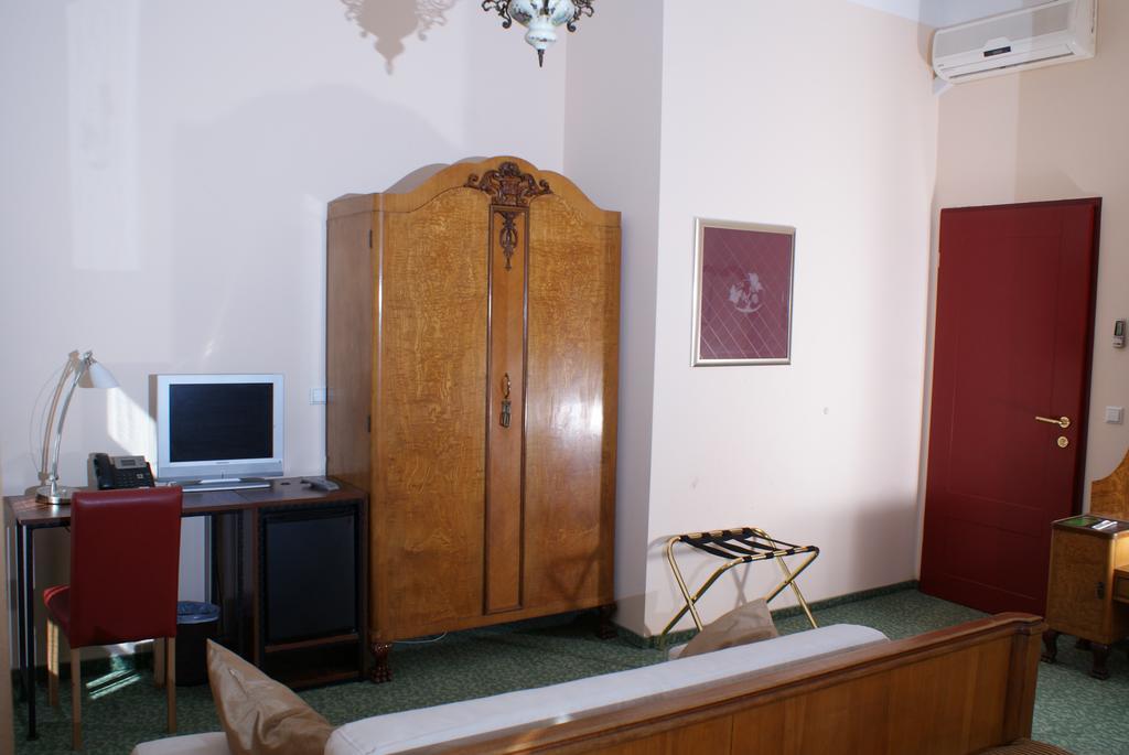 Hotel Park Птуй Экстерьер фото