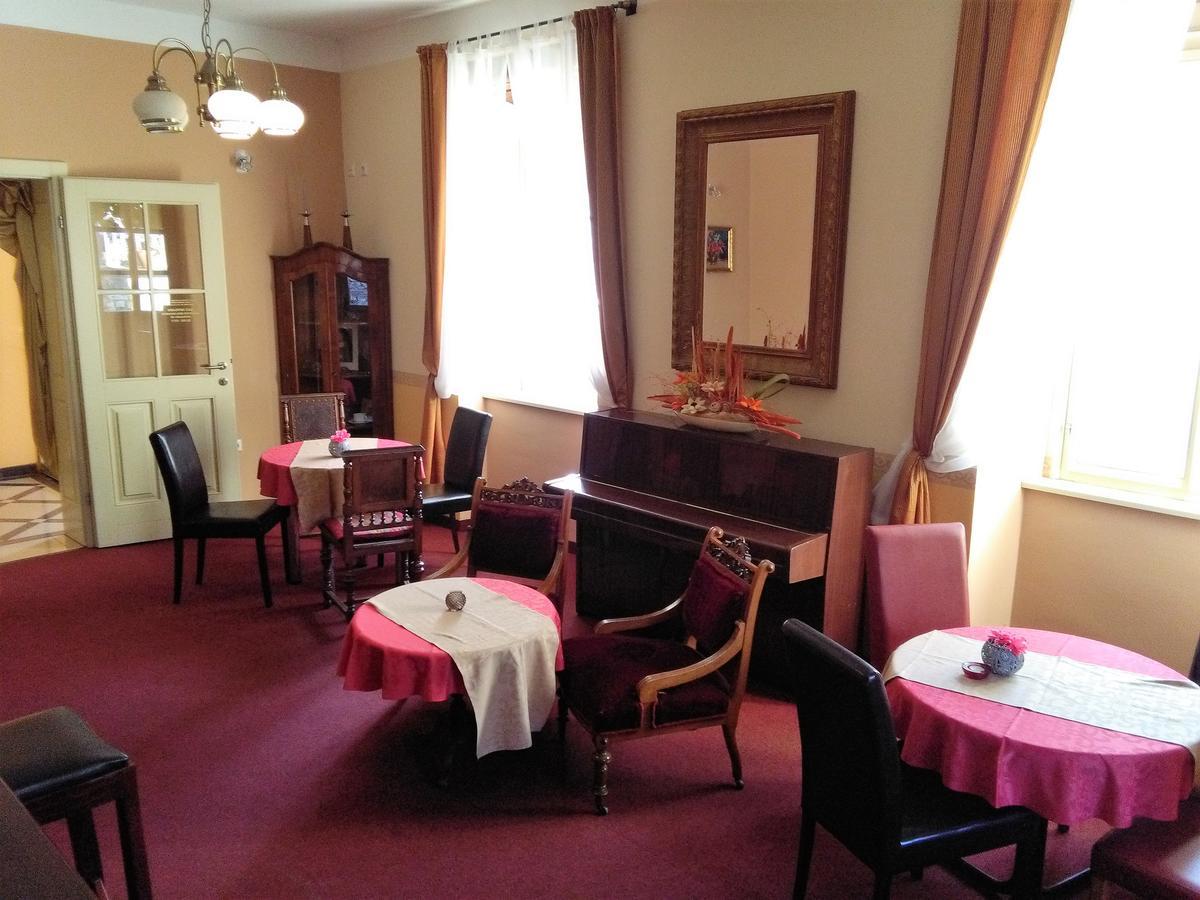 Hotel Park Птуй Экстерьер фото